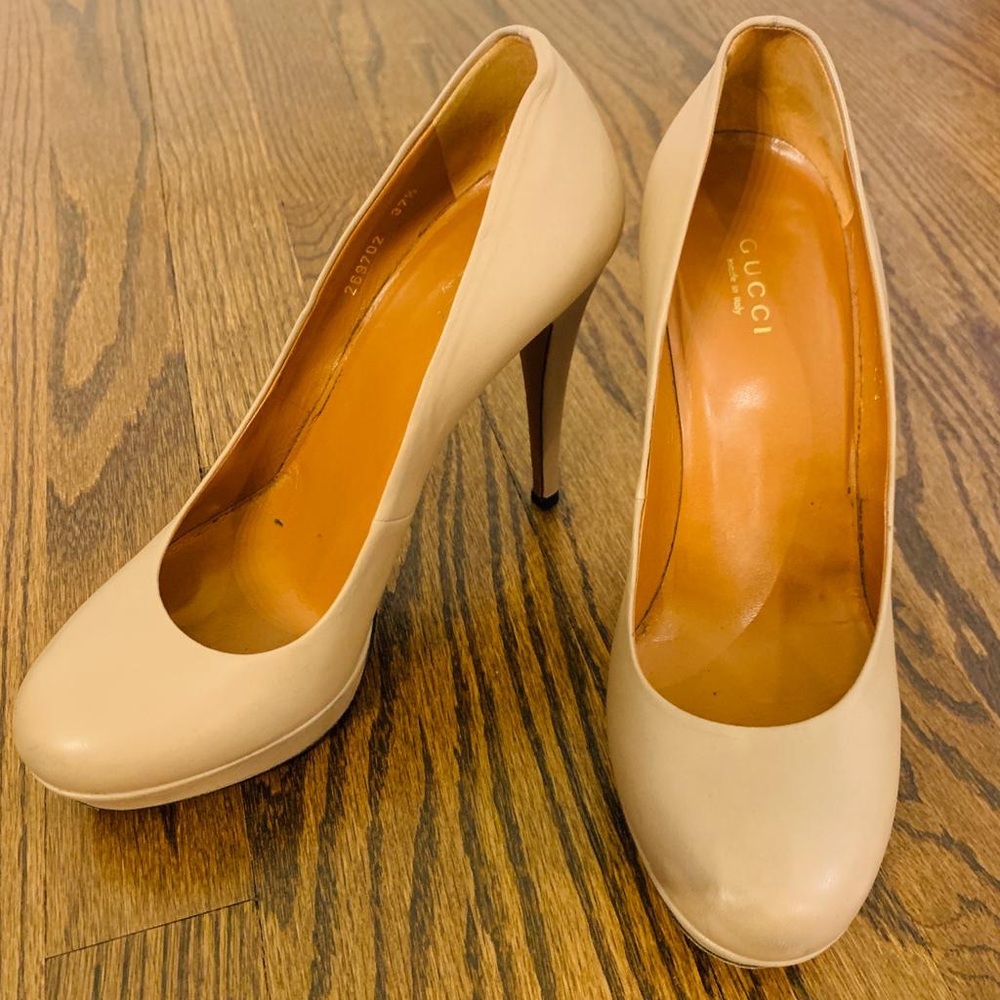 Beige GUCCI pumps